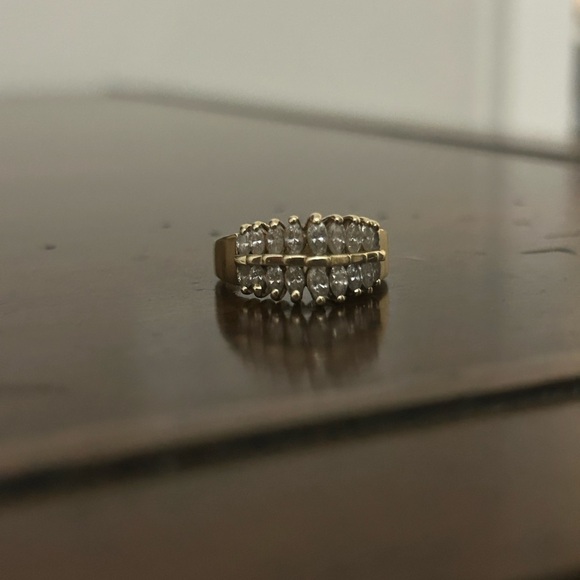 Gold and Diamond Ring. 1 carat total weight diamonds Size 7. - Picture 8 of 8